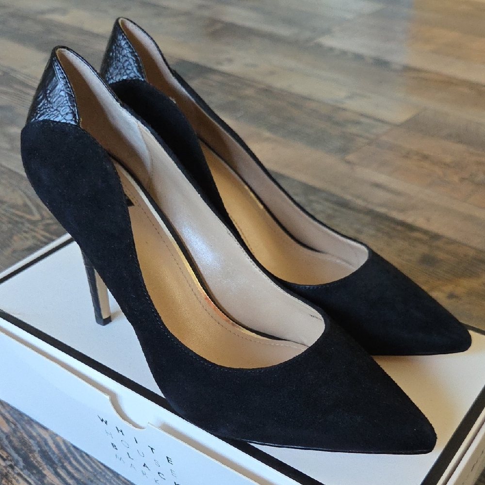 NWT White House Black Market Black Heels with Stiletto Design